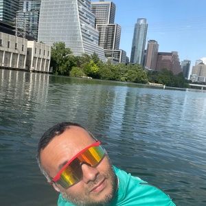 Meet your Posher, ParfumeWorld.com